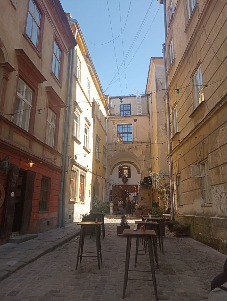 5305601117280474301 (1)